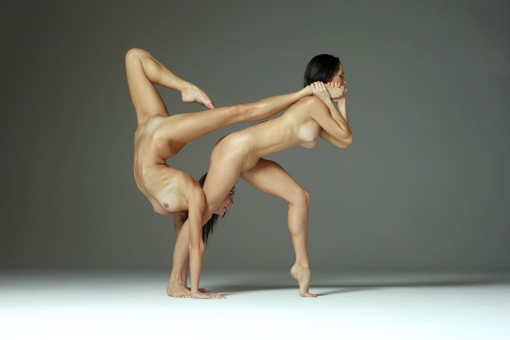 Julietta & Magdalena гимнастки ню