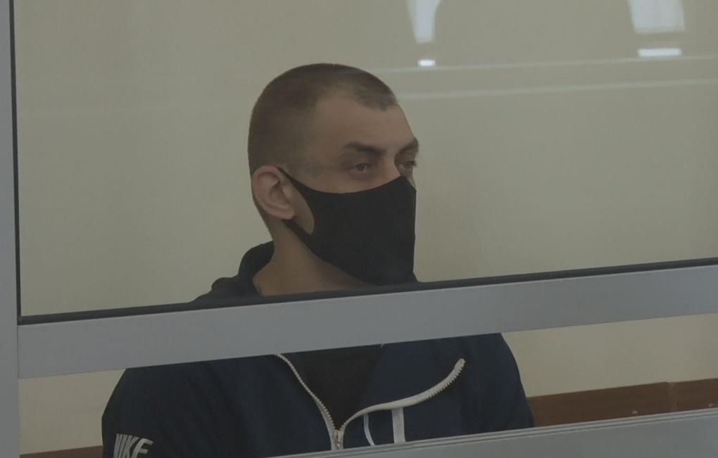 Голая баба связанная в лесу