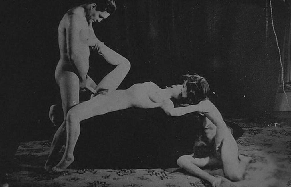 Удалённые эротические фотографии