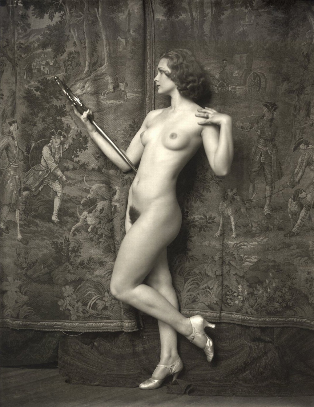 Голые женщины в ретро стиле