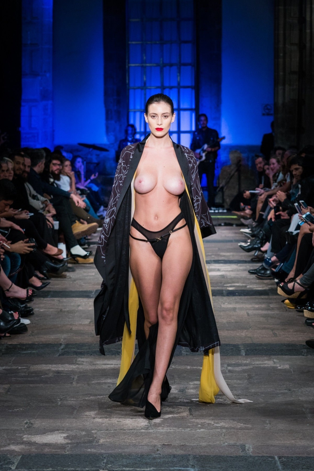 Чарли Ле Минду Charlie le naked