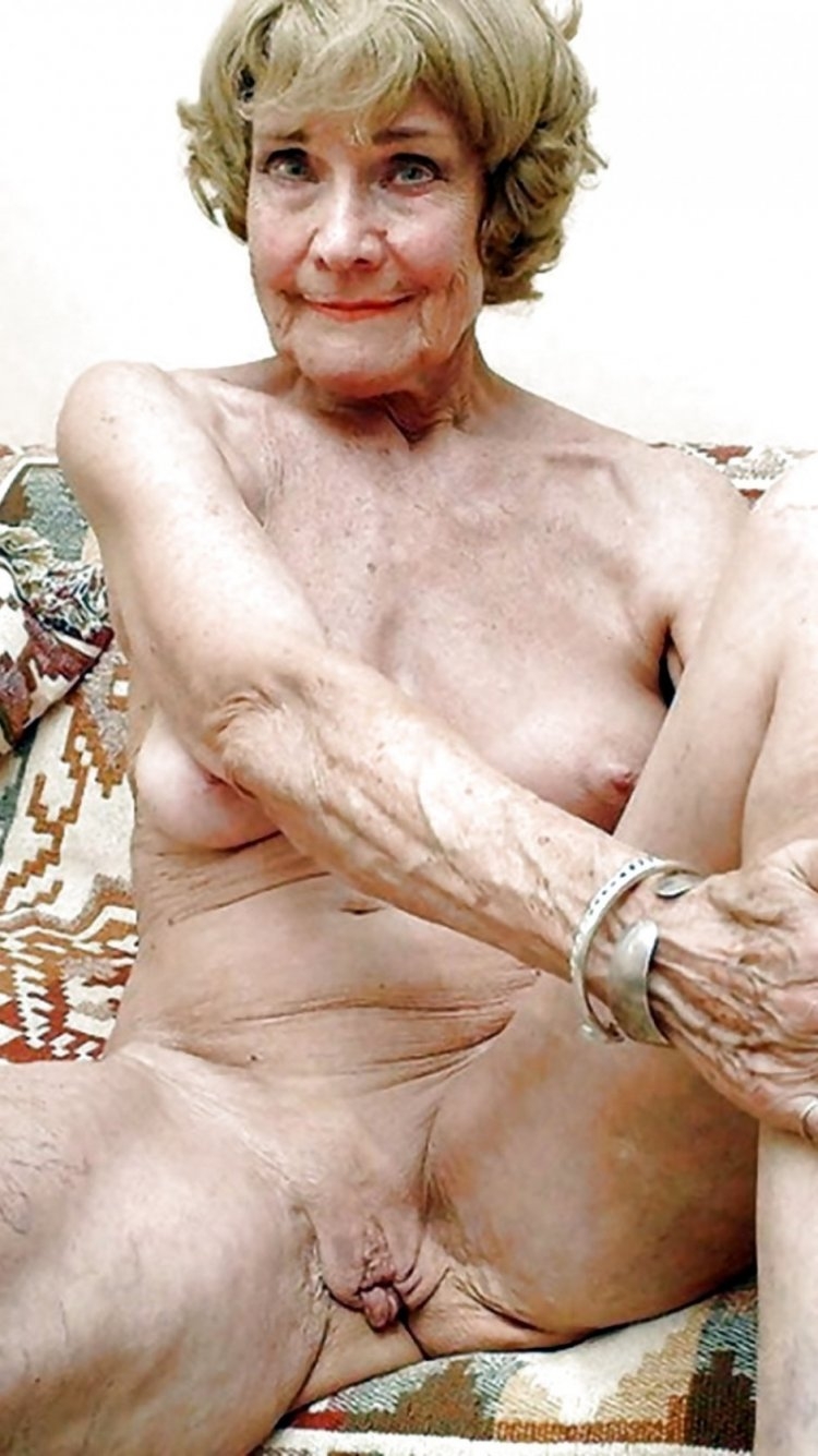 Очень старые голые старухи