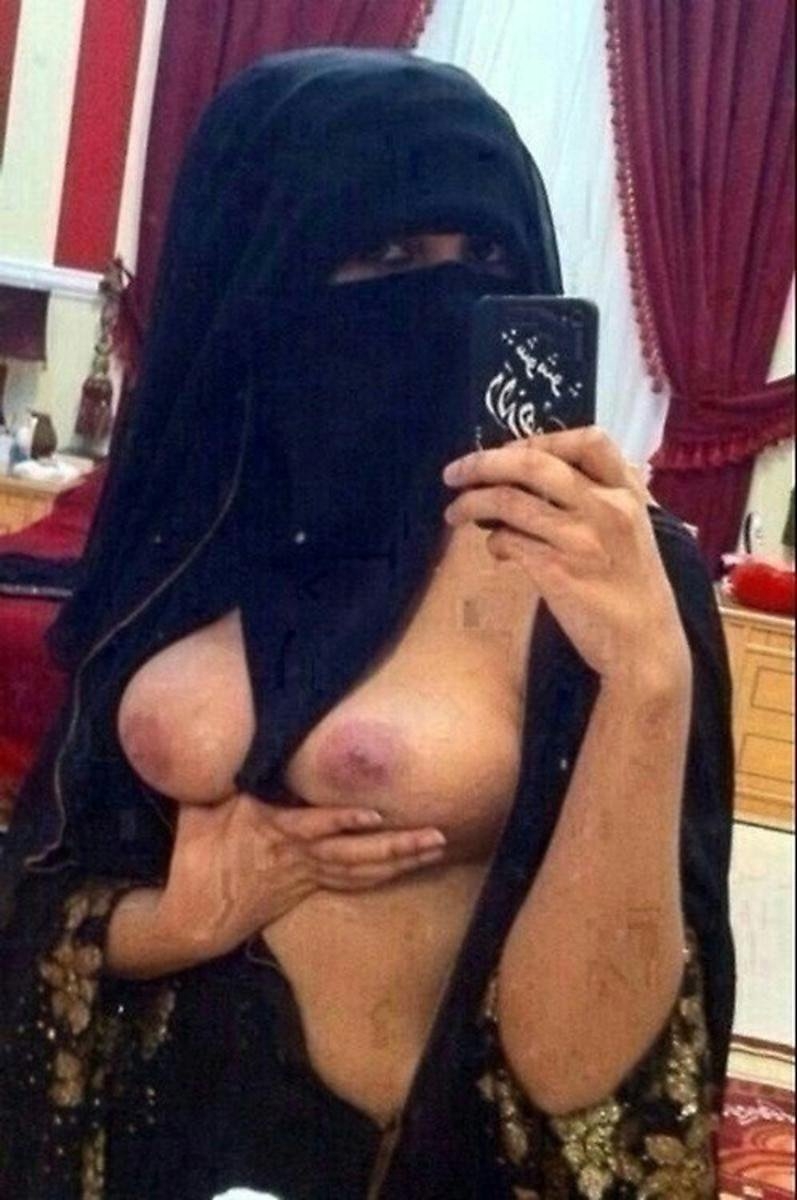 Большие сиськи в парандже