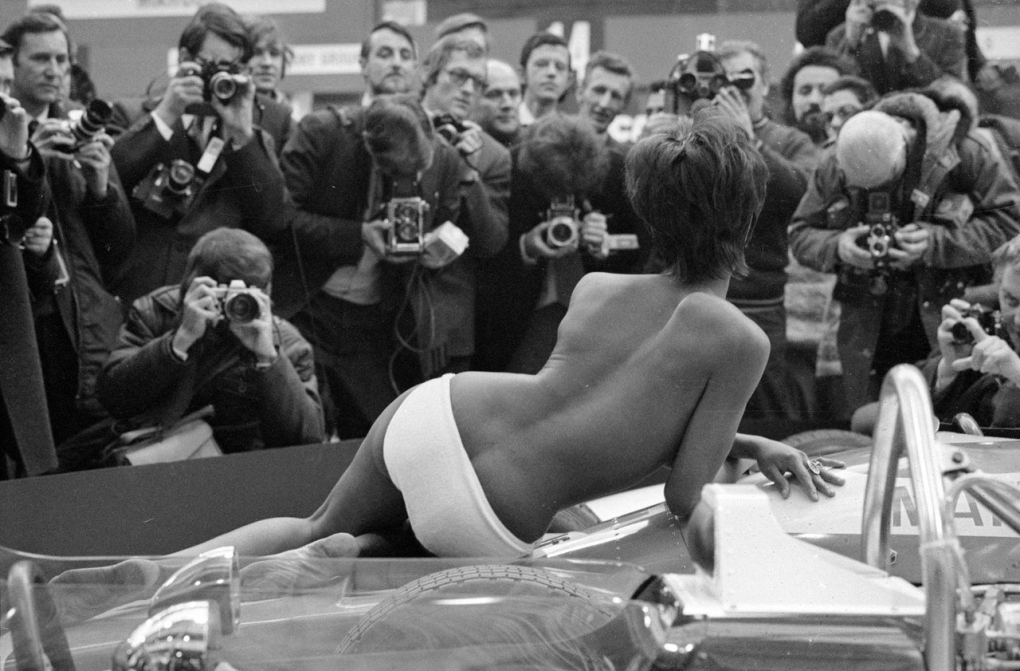 Джули Десмонд рекламирует Москвич 427 1971 год
