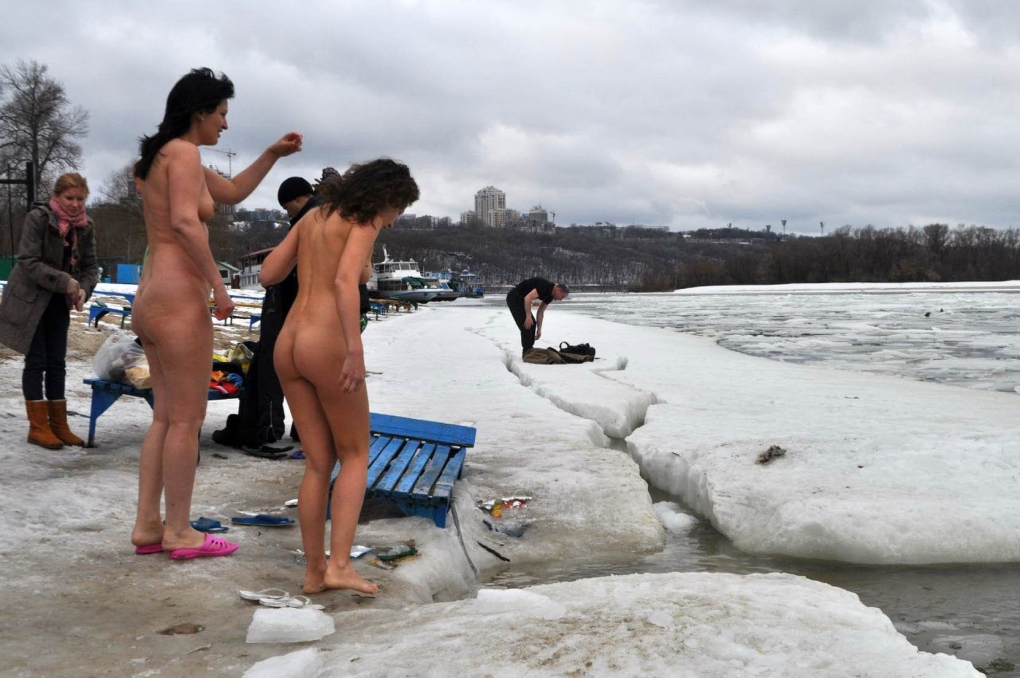 Голые купания на крещение