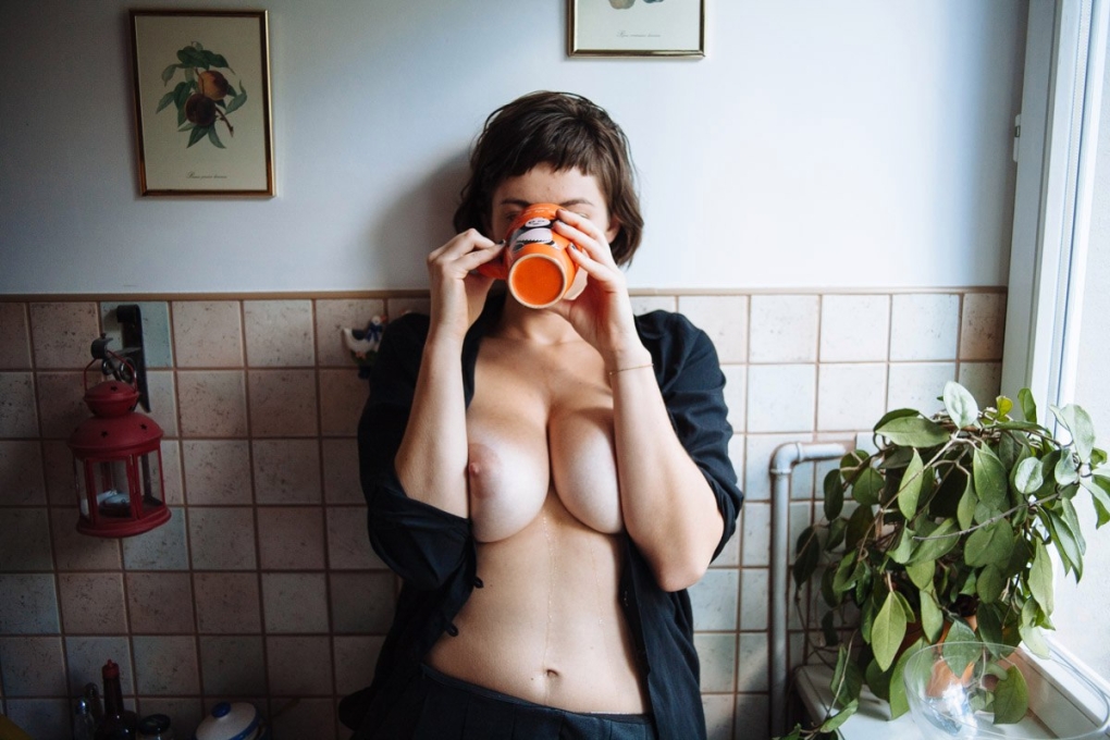 Кофе девушка утро сиськи