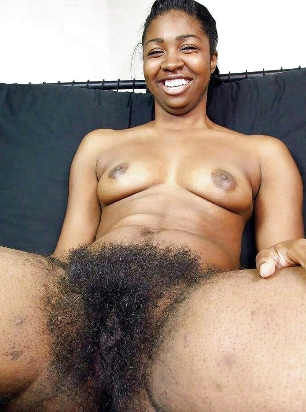 Голые негритянки с волосатыми ногами