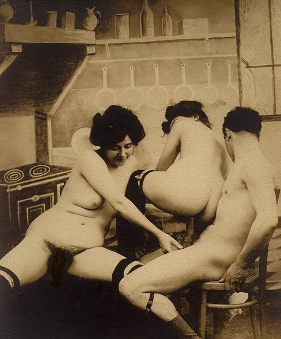 Старинные. Голые. Женщины