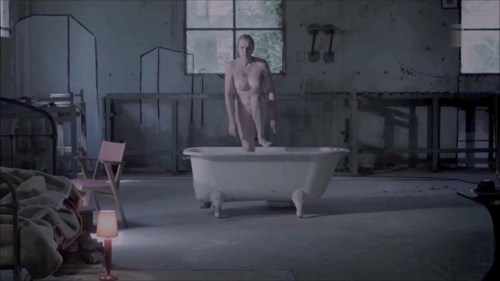 Голая Ленора Клер в фильме